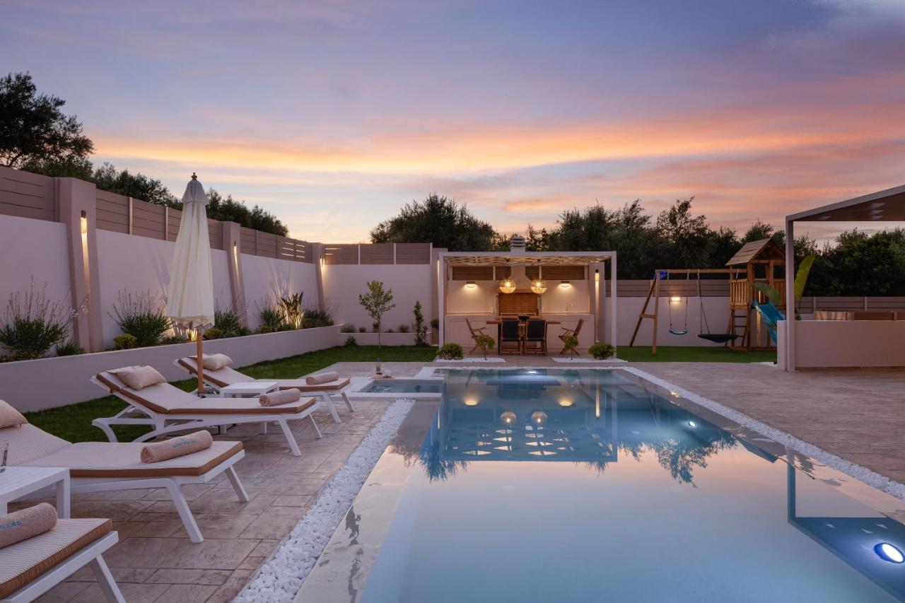 Koin Villa Sunset, With Heated Pool & Whirlpool, By Thinkvilla Perama  ภายนอก รูปภาพ